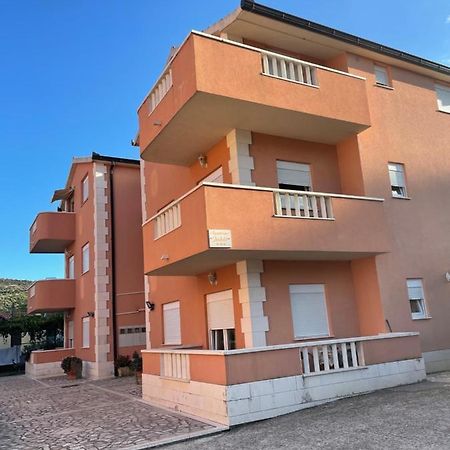 Apartman Jukic Hotel Марина Екстериор снимка