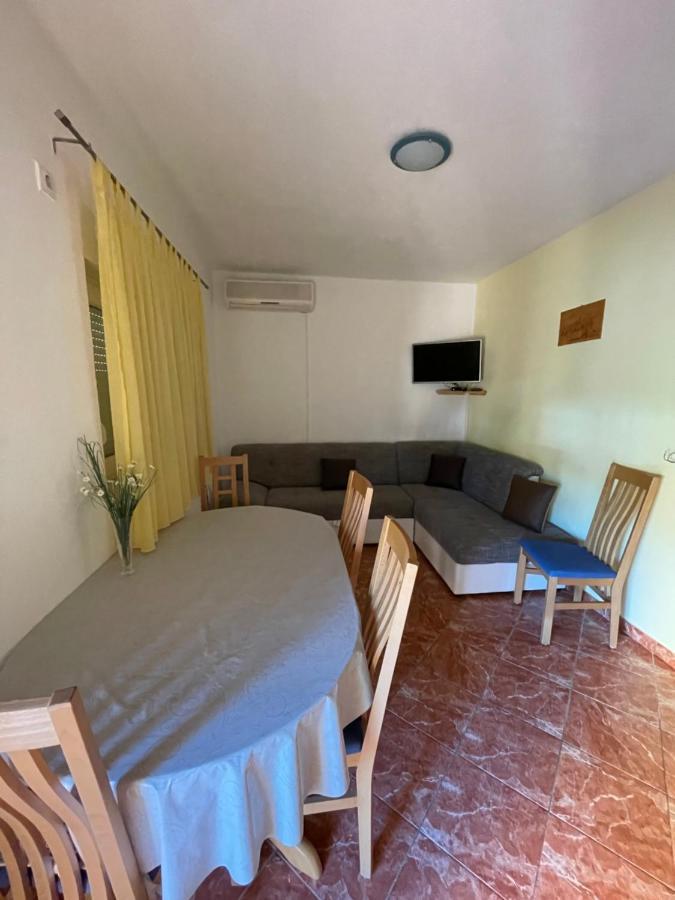 Apartman Jukic Hotel Марина Екстериор снимка