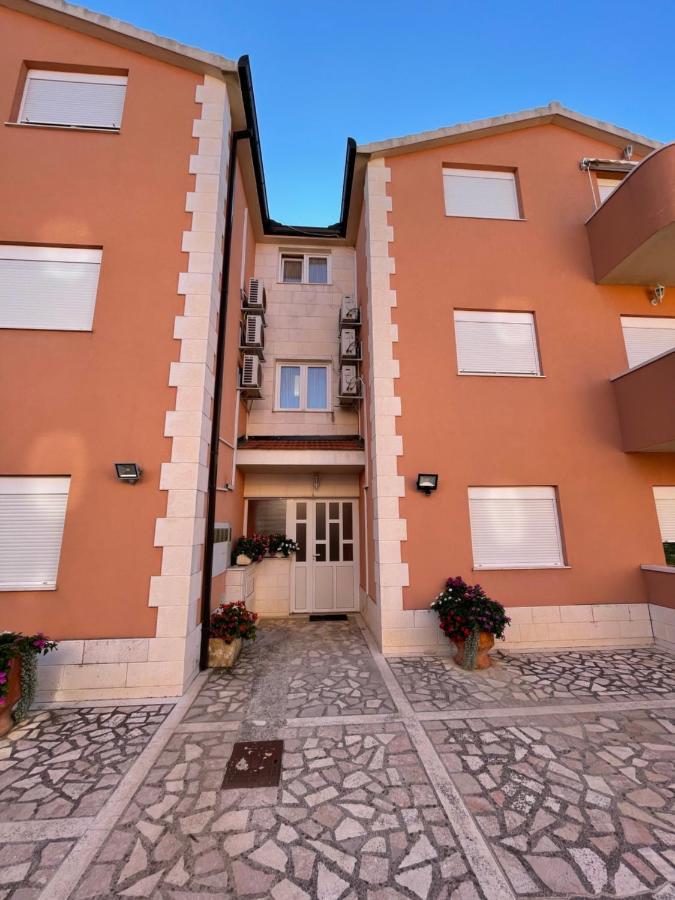 Apartman Jukic Hotel Марина Екстериор снимка