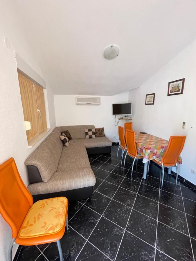 Apartman Jukic Hotel Марина Екстериор снимка