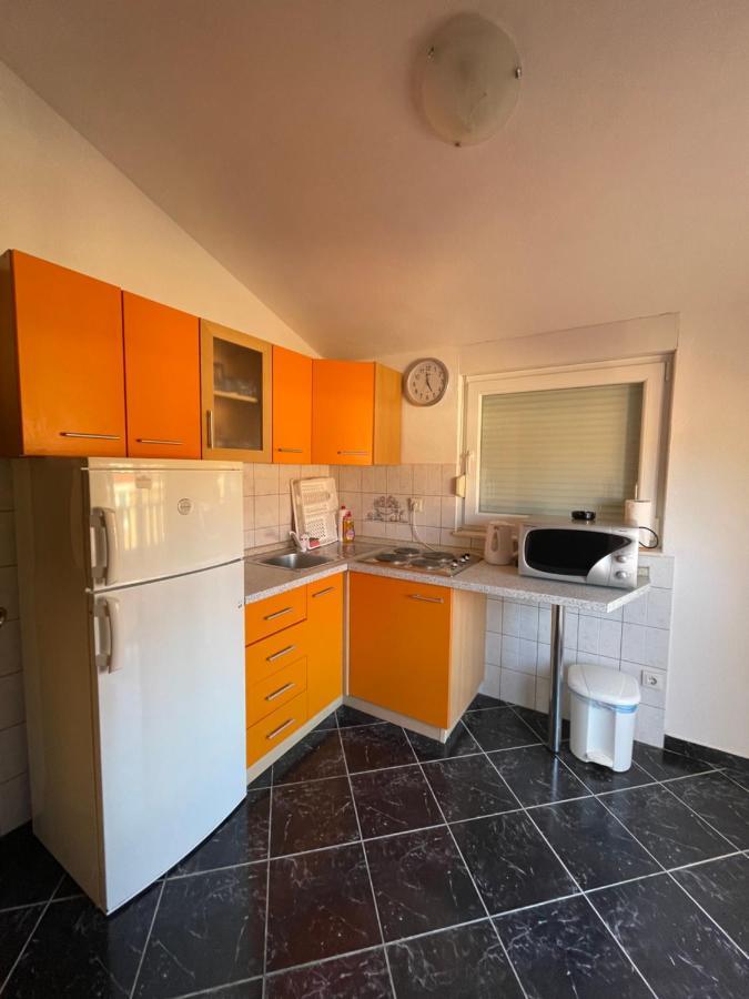 Apartman Jukic Hotel Марина Екстериор снимка